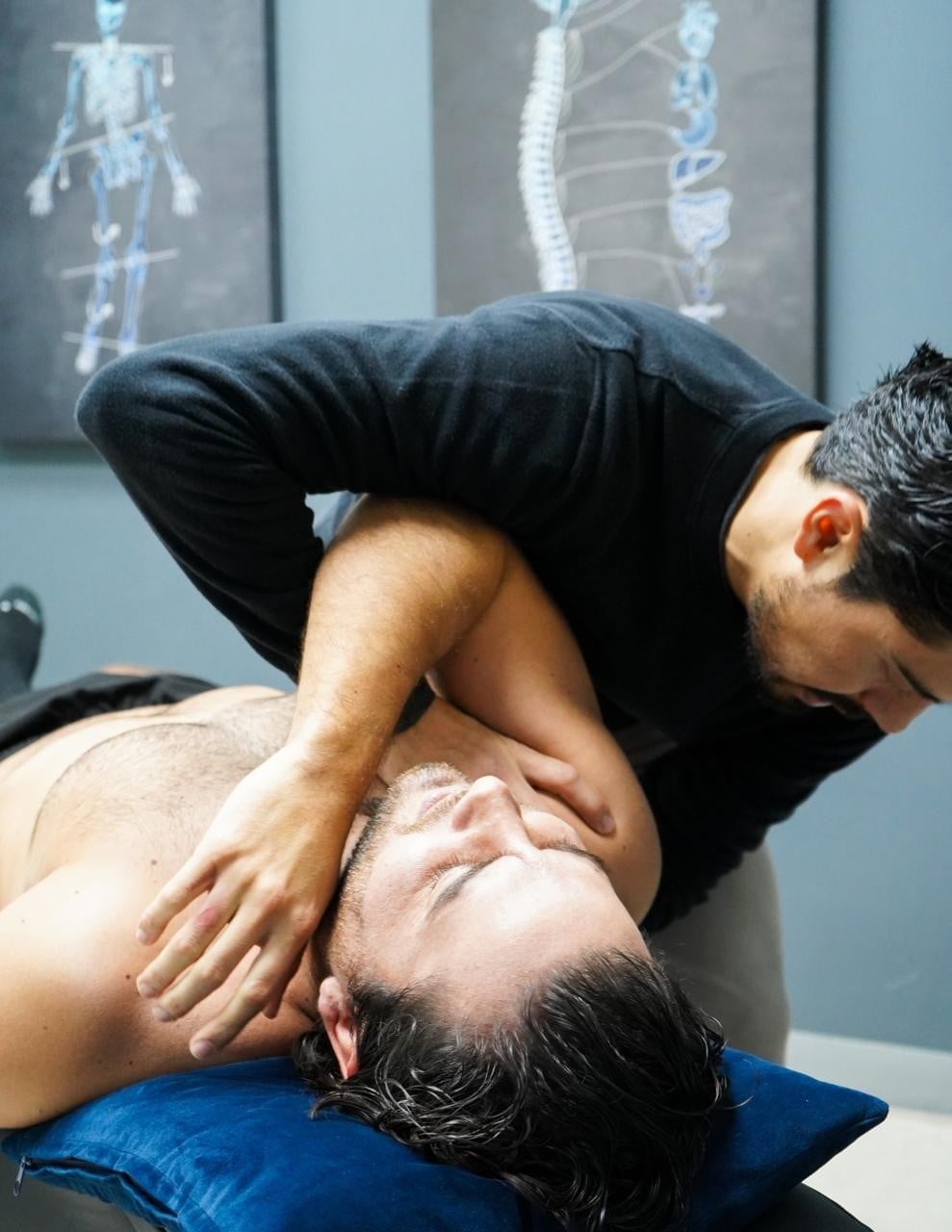 Ajuste quiropráctico y terapia de rehabilitación - Caso 2