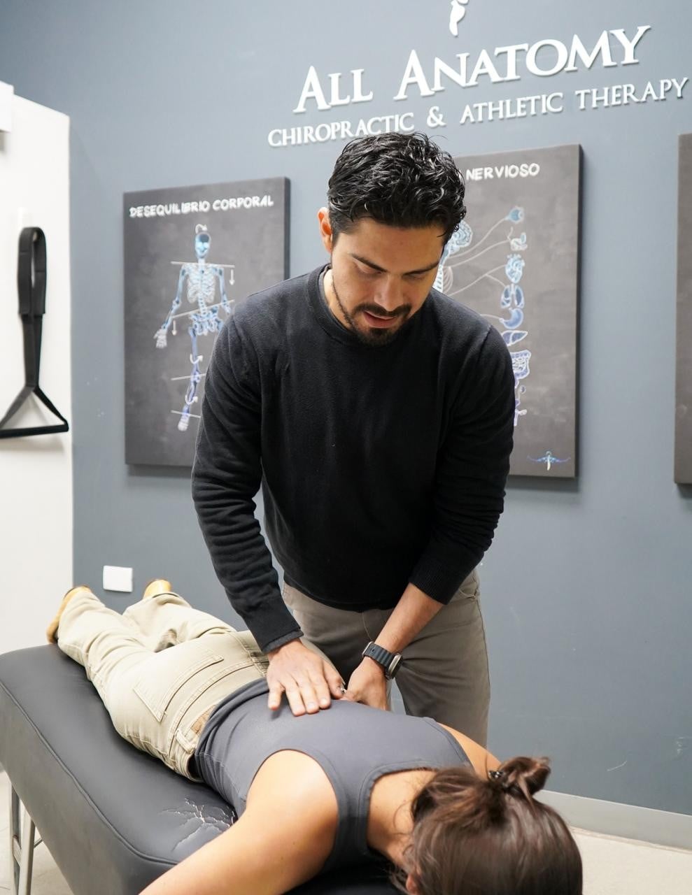 Ajuste quiropráctico y terapia de rehabilitación - Caso 3